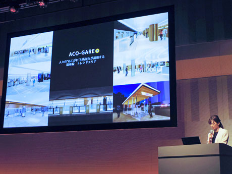 最優秀賞に選ばれた具志つや子さんの公開プレゼンテーションの様子