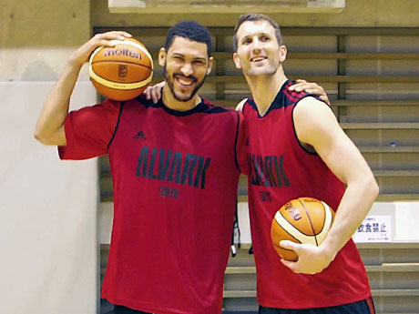 （左から）ジェフ・エアーズ選手とトレント・プレイステッド選手