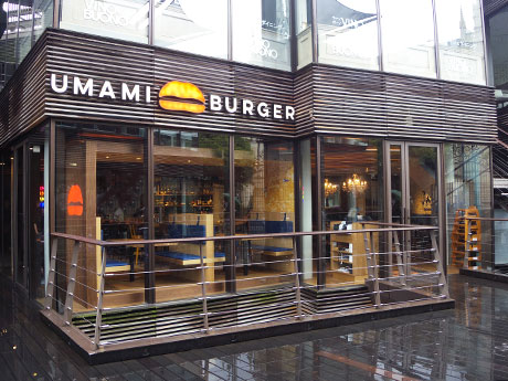 ガラス張りの店舗外観