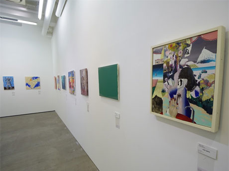 公募の中から選ばれた作品が並ぶ場内