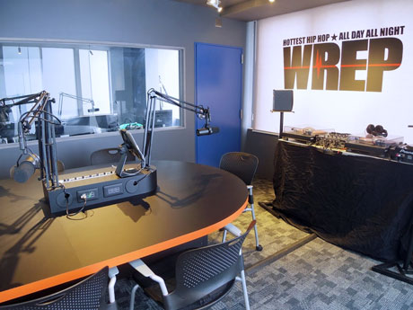 DJブースも設置するスタジオ内