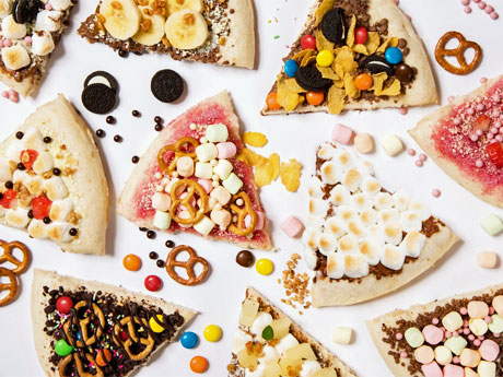 チョコの味やトッピングを選べる「チョコレートピザ」を提供する（写真はイメージ）