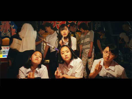 実際の事件を基にした「そうして私たちはプールに金魚を、」より