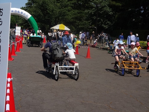 昨年の開催時の様子。公道では乗れない四輪車の試乗ができる