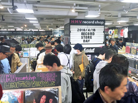 レコードファンでにぎわった昨年開催時の「HMVレコードショップ」