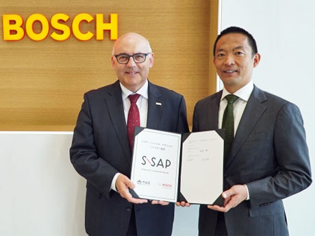 （左から）ボッシュのウド・ヴォルツ社長と長谷部健渋谷区長