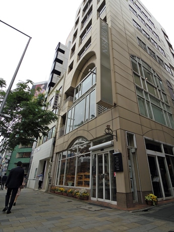 青山通り沿いで45年以上営業している「青山アンデルセン」