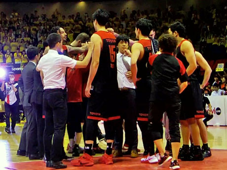 アルバルク東京の選手たち