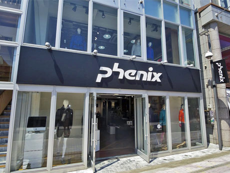 キャットストリート沿いに出店する店舗外観