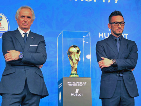 イベントに参加した（左から）ヴァイッド・ハリルホジッチ監督、中田英寿さん