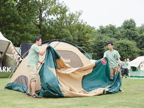 バーベキューのデモンストレーションやテント立て体験などを用意する（写真は昨年開催時の様子）