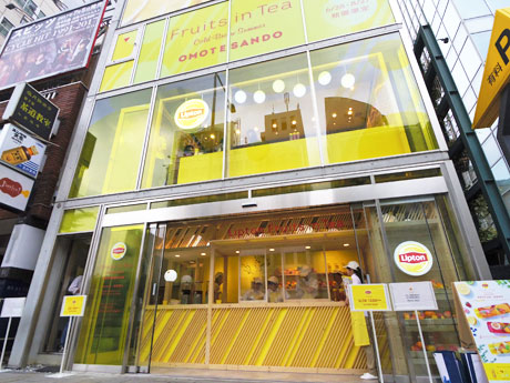 表参道沿いの店舗外観