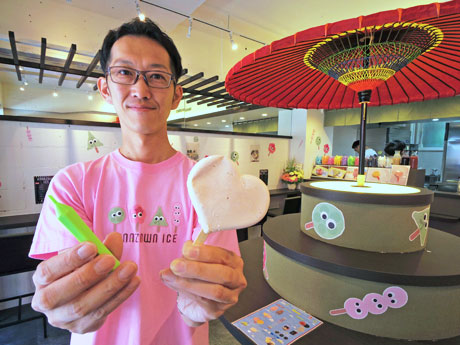 「アイスらしい食感にこだわった」と話す豊田剛史社長