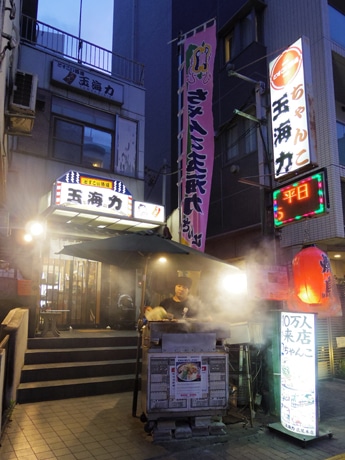 外苑西通り沿いの店舗外観