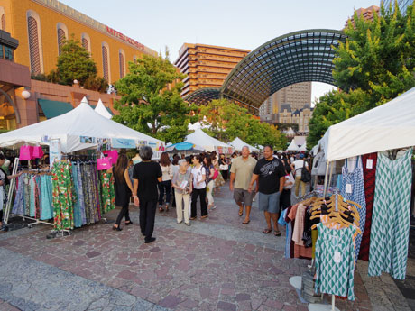 60以上のブースが並ぶ「アロハトーキョー」の会場