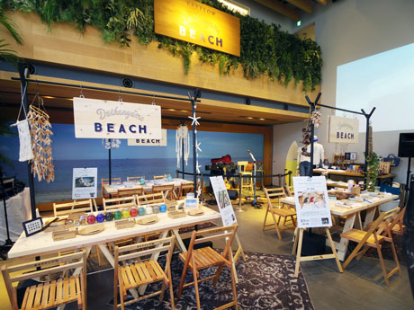 ビーチハウスをイメージする場内