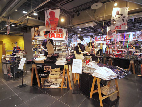 約1000種類の商品を集積する売り場