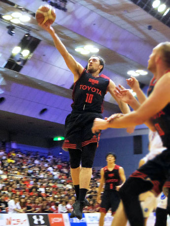 要所でチームに勢いを与えるプレーを見せたザック・バランスキー選手