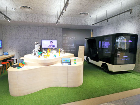 6種類の「AI×ロボティクス」プロダクツを展示する店内