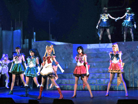 セーラー戦士同士の戦いを描く「ミュージカル『美少女戦士セーラームーン』-Le Mouvement Final-」より