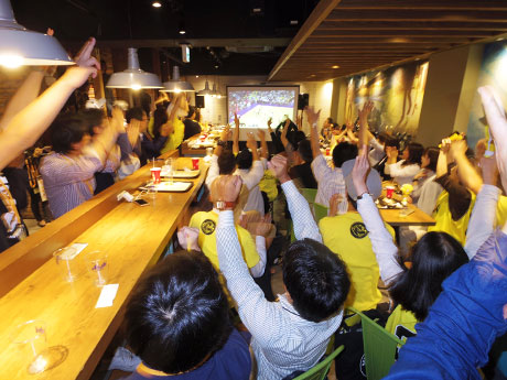 敵地・沖縄で戦う選手たちにエールを送った