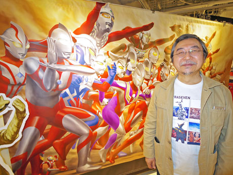 ウルトラマンシリーズのさう品を40年描き続けている開田裕治さん