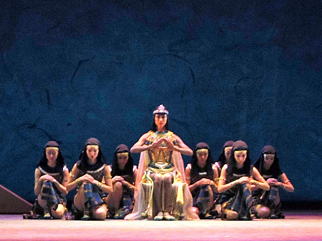 演出・振り付け・台本を熊川哲也さんが手掛けた「クレオパトラ」より