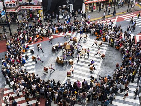 22日には文化村通りと道玄坂を交通規制してステージを作る（写真は昨年開催時の様子）