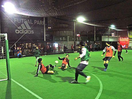 霧雨の中熱戦を繰り広げた