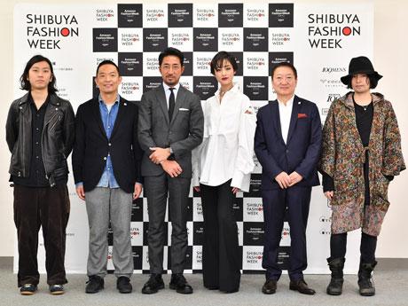 「ADEM」のアイテムを着たシシド・カフカさん（中央右）ら