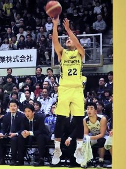 得意の3Pで得点を挙げた長谷川智也選手