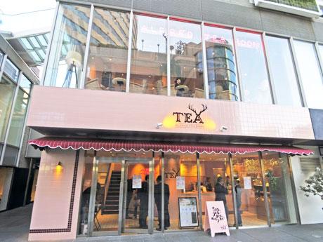ミレニアルピンクが目を引く店舗概観