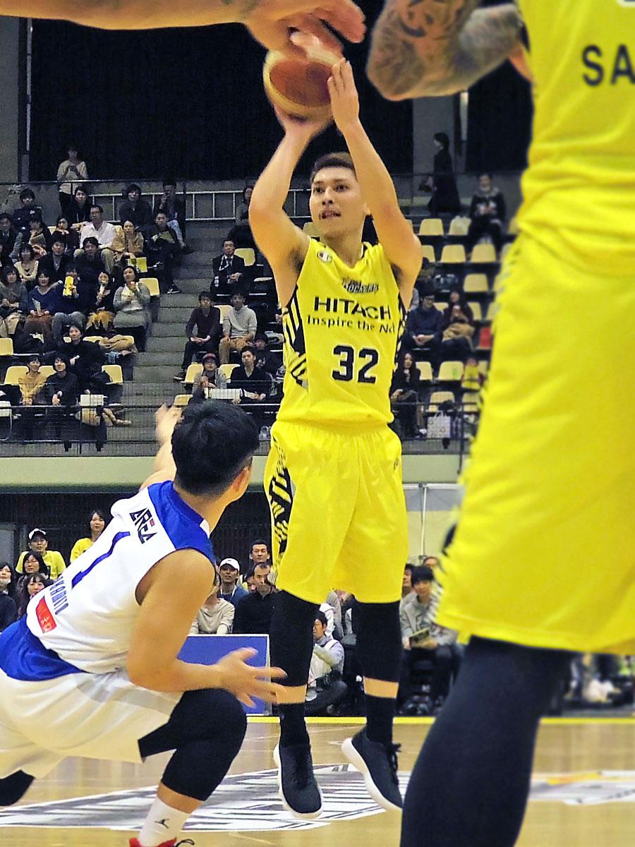 第1クオーターに12得点を挙げる活躍を見せた山内盛久選手