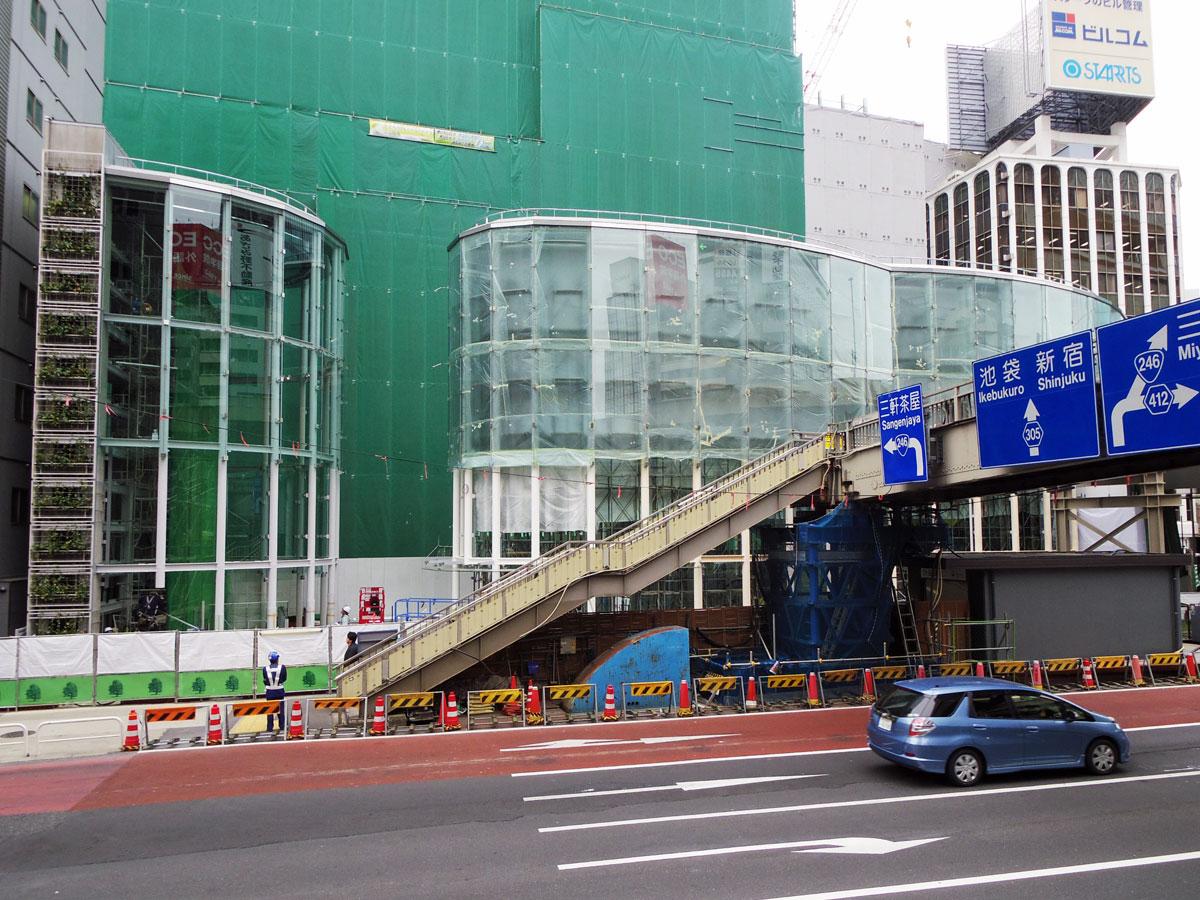 新しい16b出入り口となる「アーバン・コア」外観