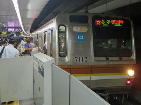 横浜方面に向かう東横線列車