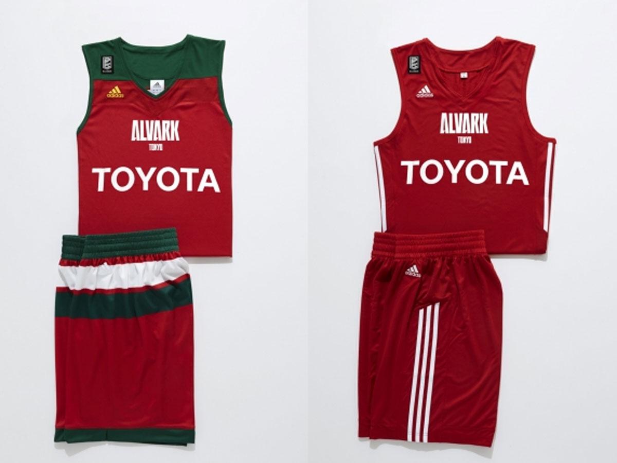 （写真左から）竹内譲次選手ら考案のデザインとジャワド・ウィリアムズ選手ら考案のデザイン