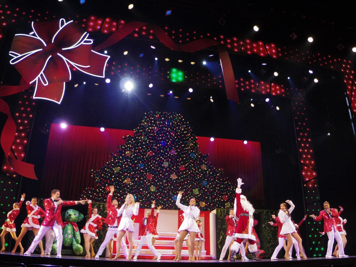 クリスマスソング36曲を披露する「ブロードウェイ クリスマス・ワンダーランド」より