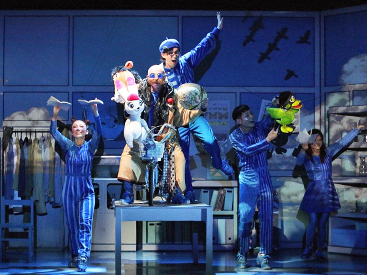 宇宙人3人と地球人・真一が地球の存亡をかけて悪と戦う「W3」より