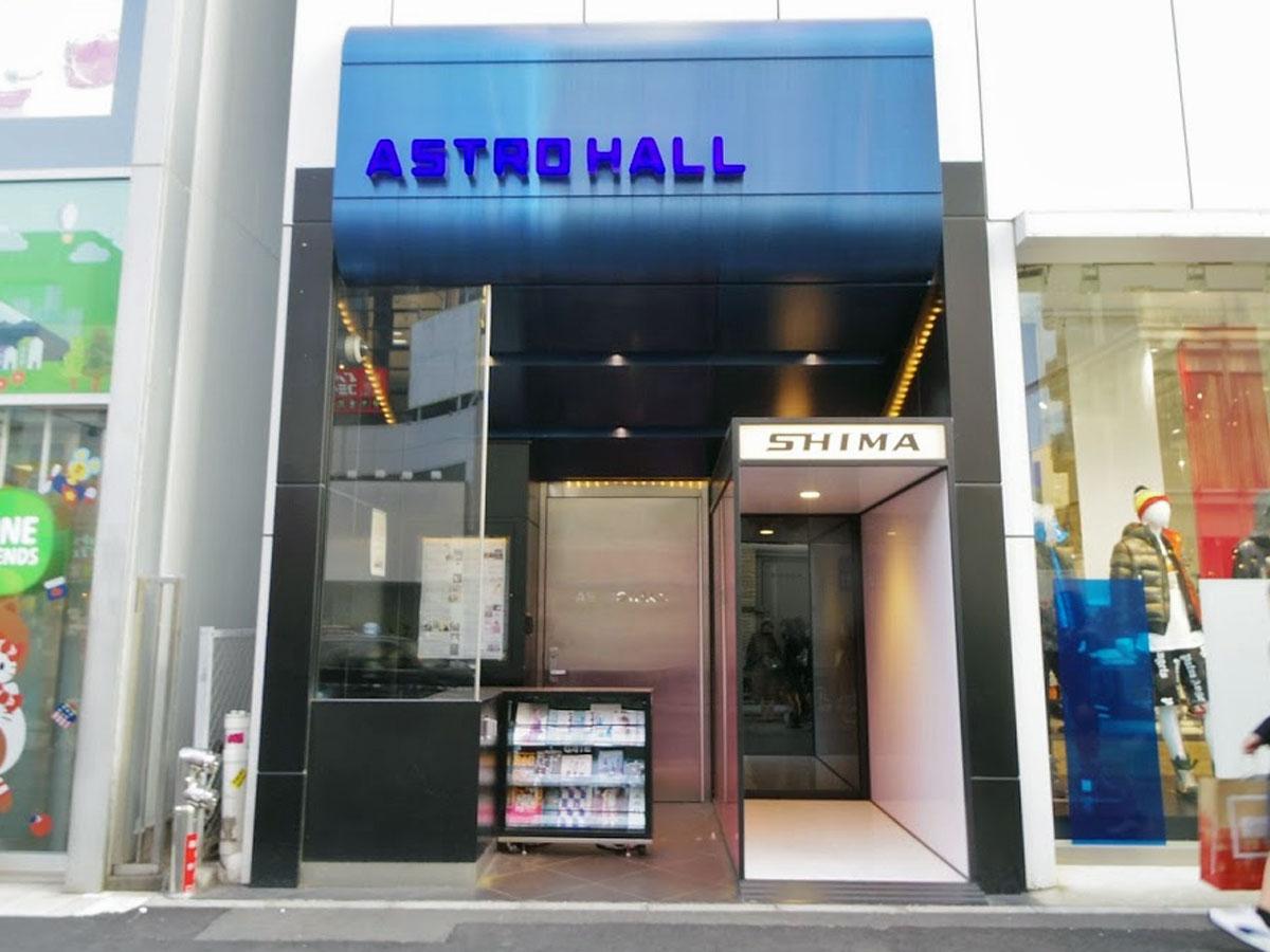 明治通りに面したエントランス