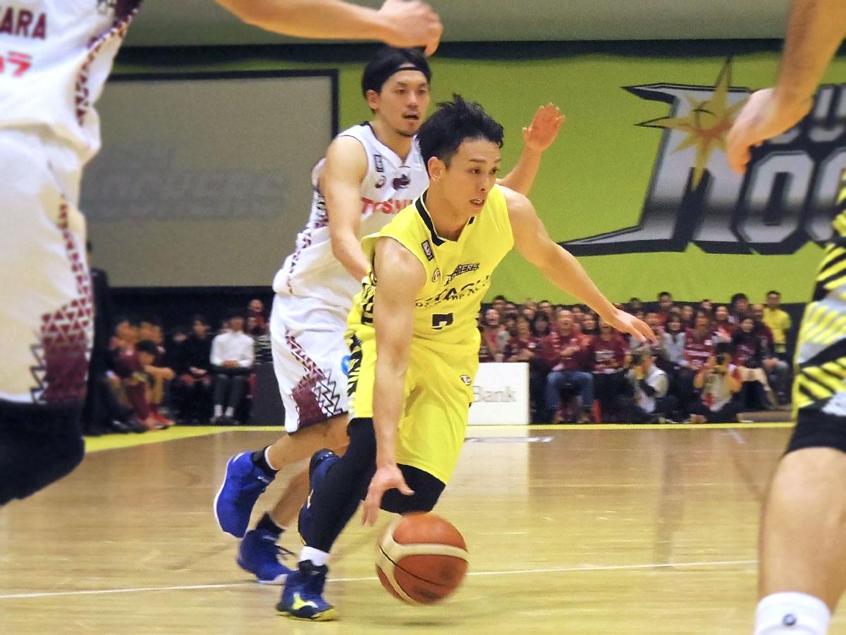 約1カ月半ぶりに復帰したキャプテン伊藤駿選手（中央右）