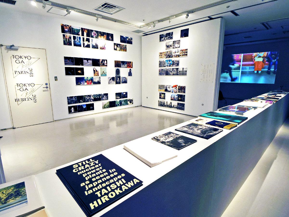 「渋谷」をテーマにした写真などが並ぶ場内