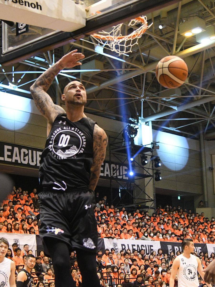 ダンク6本を含む16得点を挙げるなどしたSR渋谷のロバート・サクレ選手