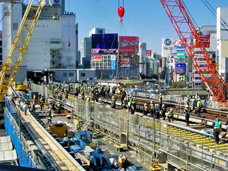 2016年に渋谷駅〜表参道駅間を4日間運休して行った工事の様子