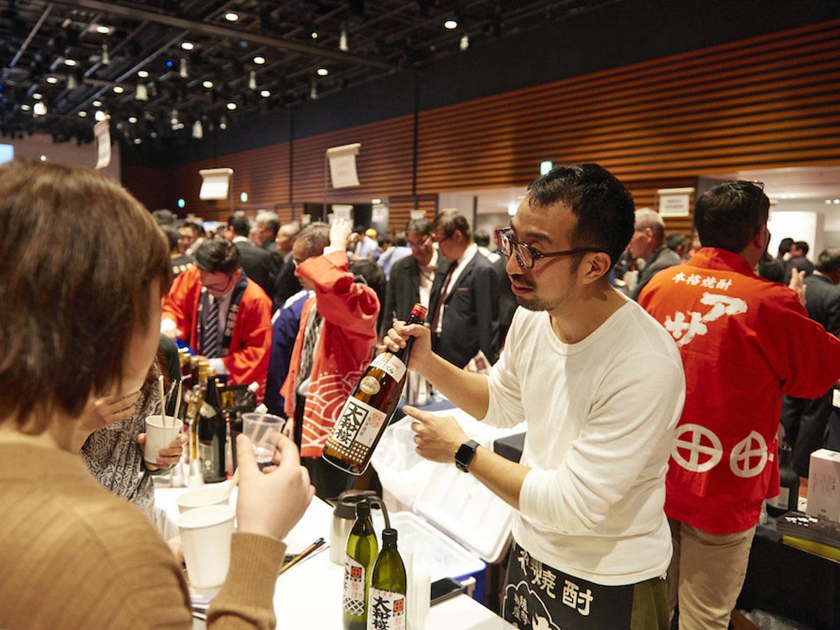 600種類以上の焼酎を試飲提要する（写真は昨年開催時の会場の様子）