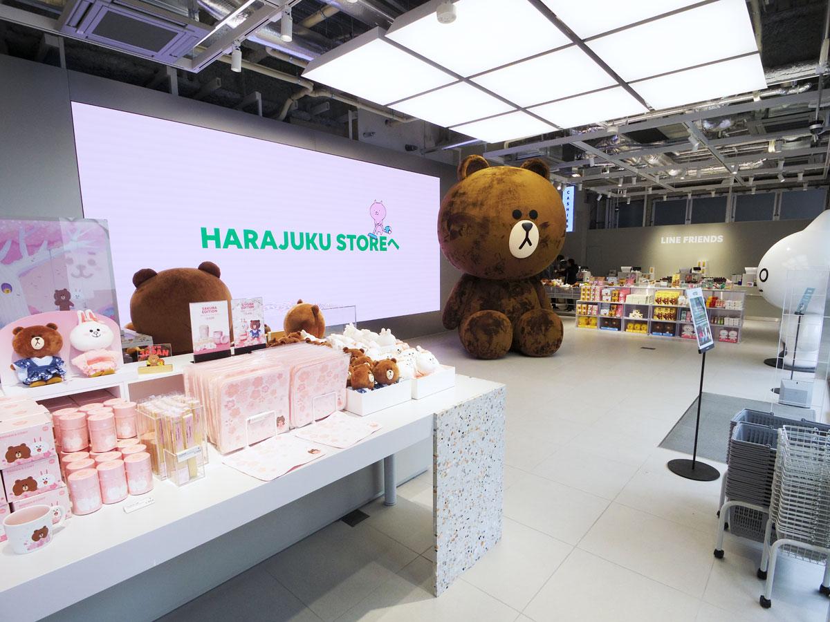 お薦め・人気商品などを扱う1階