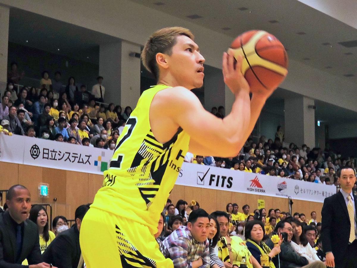 3ポイントシュート2本を含む10得点を挙げた山内盛久選手（関連画像）