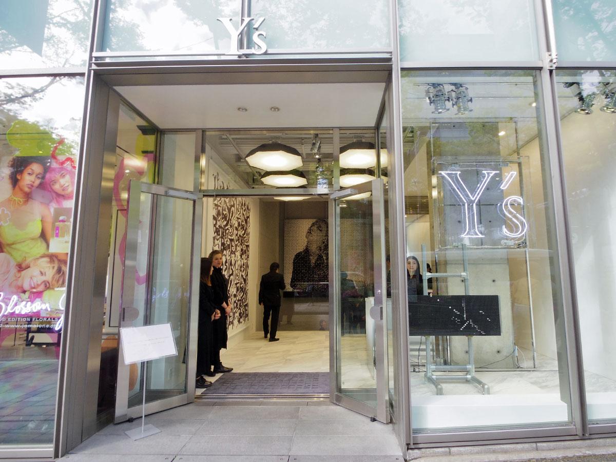 表参道に面したエントランス