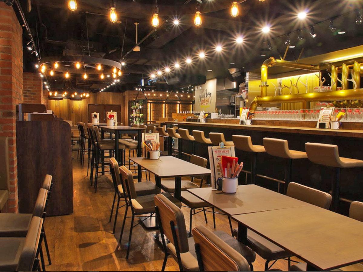 ドイツの「古いビールブルワリー」をイメージした店内