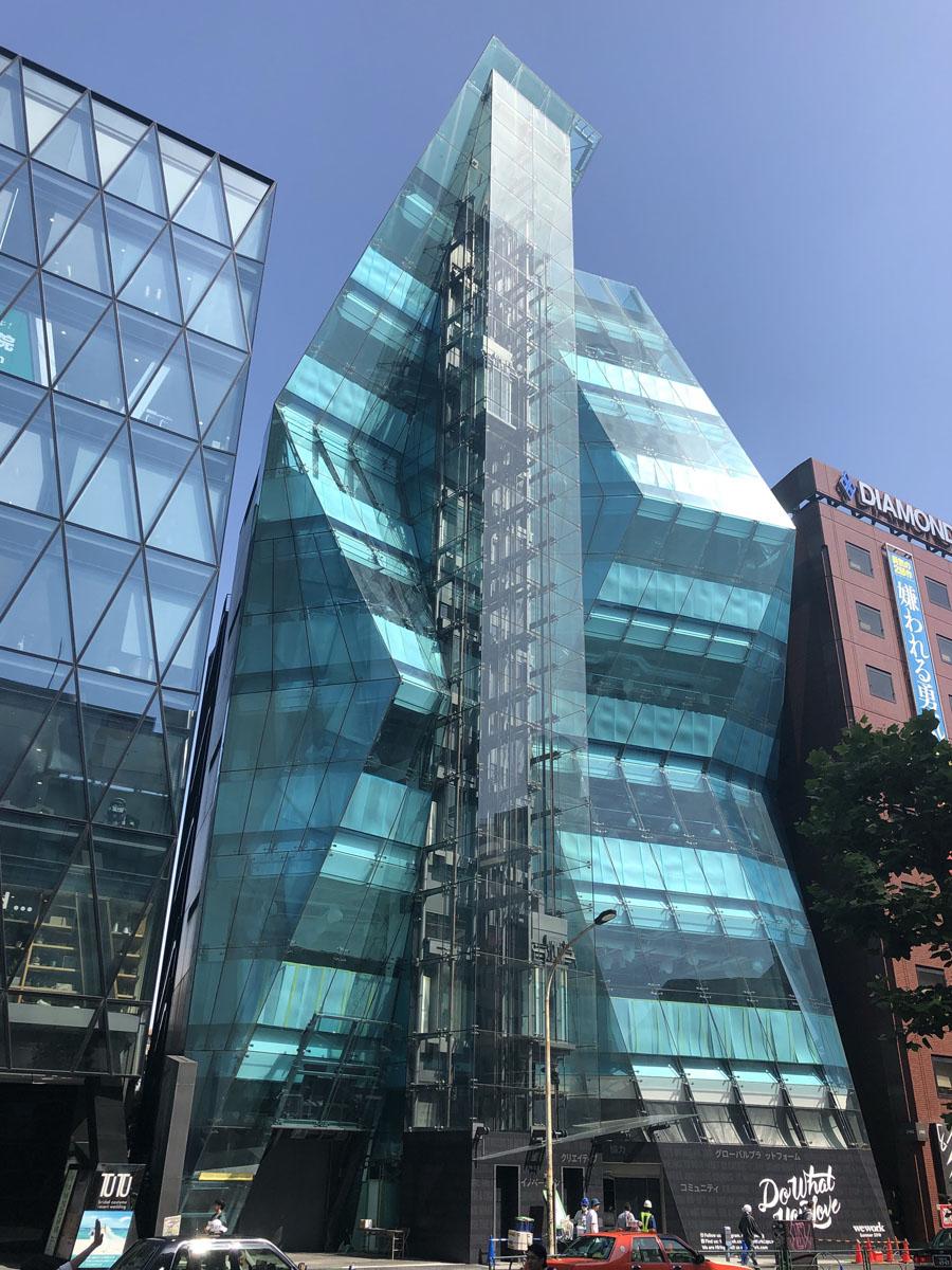 世界15カ国でシェアオフィスを展開する「WeWork」の新拠点が入る明治通り沿いの「The Iceberg」