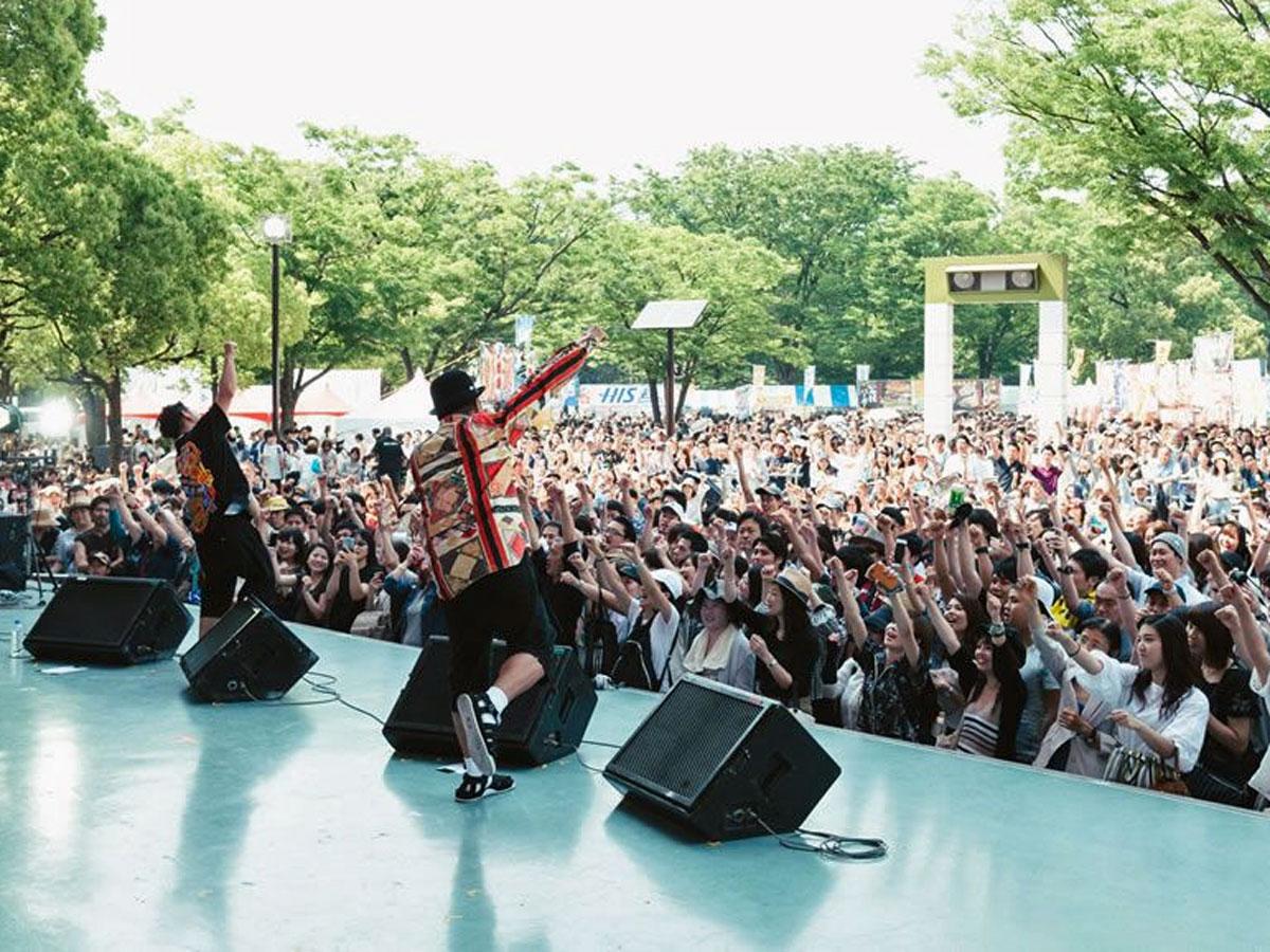 ステージでは沖縄出身のアーティストらがライブを行う（写真は昨年開催時の様子）